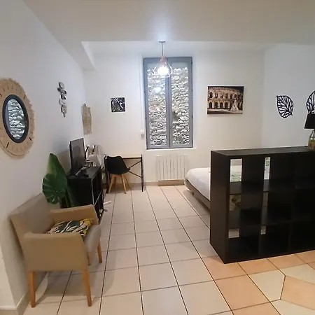 Appartement Large Near Train Station, Very Nîmes