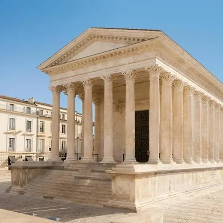 Large Near Train Station, Very Appartement Nîmes